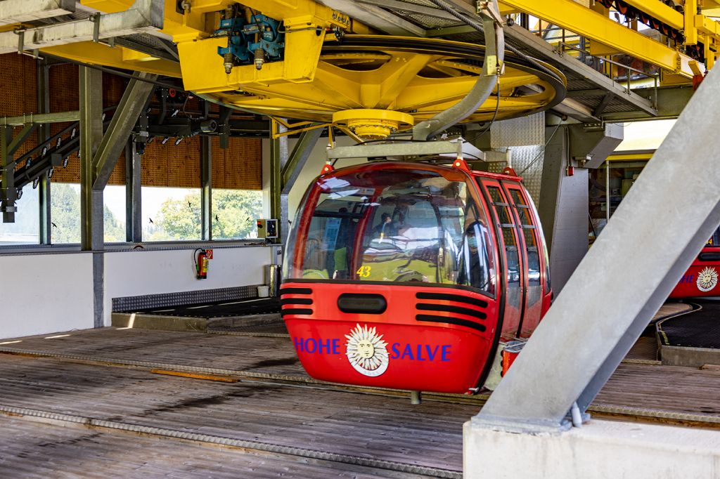 Gondel der Bahn auf die Hohe Salve - Die Streckenlänge der Gondelbahn beträgt 1.900 Meter. Eine Gondel ist für acht Personen konzipiert - das wird aber recht eng. - © alpintreff.de - Silke Schön