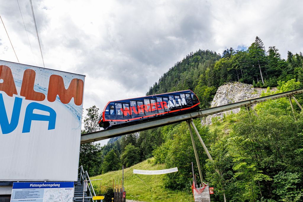 Streckenlänge Standseilbahn Wurzeralm - Für die 2.938 Meter lange Strecke benötigt die Bahn ungefähr fünf Minuten. Dabei überwindet sie 600 Höhenmeter. - © alpintreff.de - Christian Schön