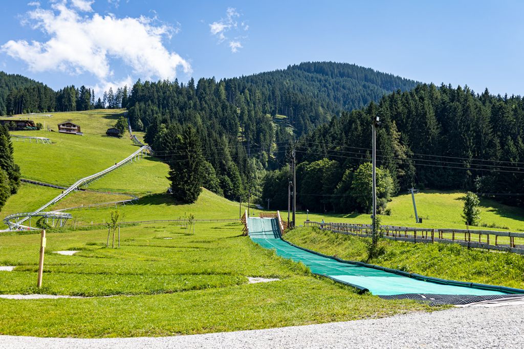 Tubing-Bahn - Die Tubing-Bahn kannst Du mit dicken Reifen herunterrutschen. - © alpintreff.de - Silke Schön