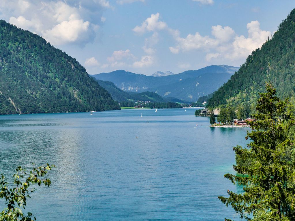 Achensee - Tirol - Das Wasser hat Trinkwasserqualität, Du hast eine Sichtweite unter Wasser von bis zu zehn Metern. - © alpintreff.de - Christian Schön Achensee - Tirol - Das Wasser hat Trinkwasserqualität, Du hast eine Sichtweite unter Wasser von bis zu zehn Metern. - © alpintreff.de - Christian Schön