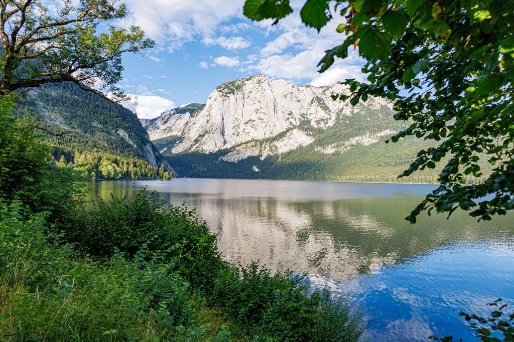 Rundwanderweg Altausseer See - Eine Runde um den See ist etwas mehr als sieben Kilometer lang. Der Schotterweg bietet umwerfende Aussichten und Fotomotive.  - © alpintreff.de - Christian Schön