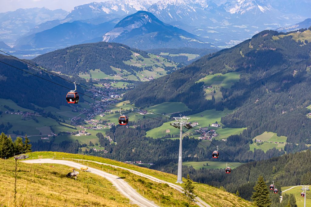 Fahrtzeit Schatzbergbahn - Für die etwas mehr als vier Kilometer benötigt die Schatzbergbahn ungefähr 11 Minuten. In dieser Zeit kannst Du den herrlichen Ausblick genießen. - © alpintreff.de - Silke Schön