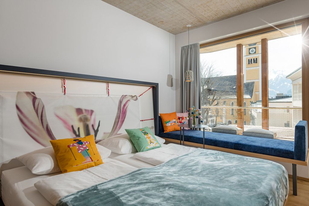 Zimmer Hotel BLÜ - Zimmerbeispiel. Moderner Chic mit alpenländischer Gemütlichkeit. - © Hotel BLÜ