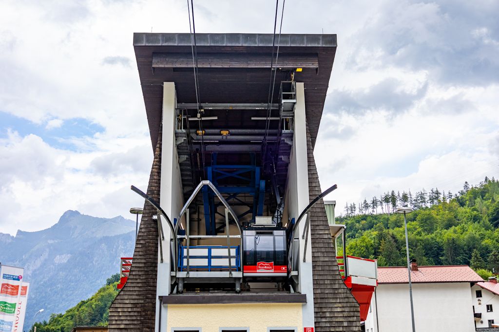 Kapazität Feuerkogelbahn - Die Großkabine bietet Platz für bis zu 45 Personen, in der Stunde können circa 400 Personen transportiert werden. Die Bahn wurde 1985 gebaut. - © alpintreff.de - Christian Schön