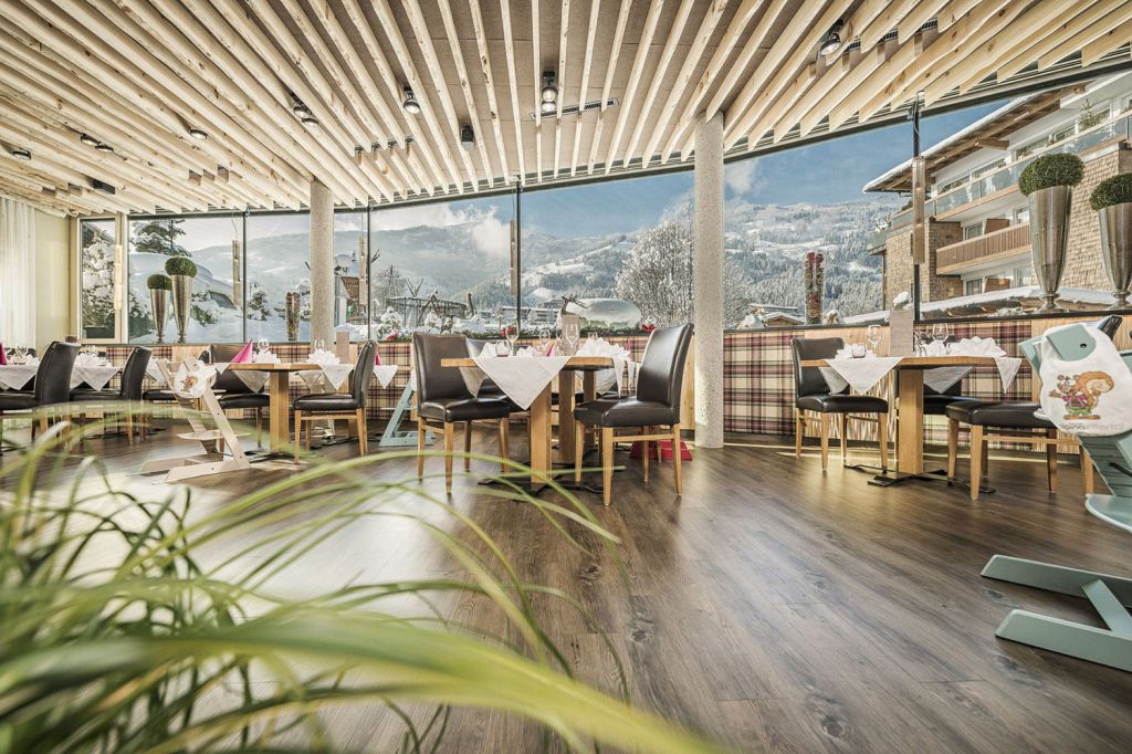 Restaurant Mia Alpina - Modern und trotzdem heimelig: Das Restaurant im Mia Alpina. - © Mia Alpina Zillertal