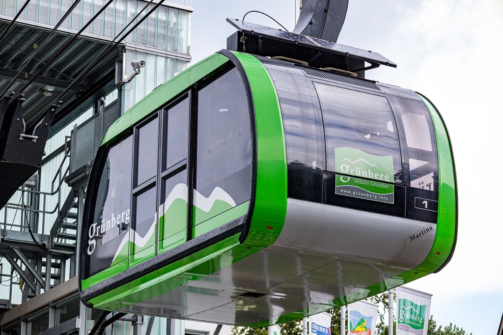 Grünberg Seilbahn Förderleistung - In eine der Großkabinen passen bis zu 60 Personen. Die Förderleistung der Grünberg Seilbahn liegt bei ungefähr 600 Personen pro Stunde. - © alpintreff.de - Christian Schön