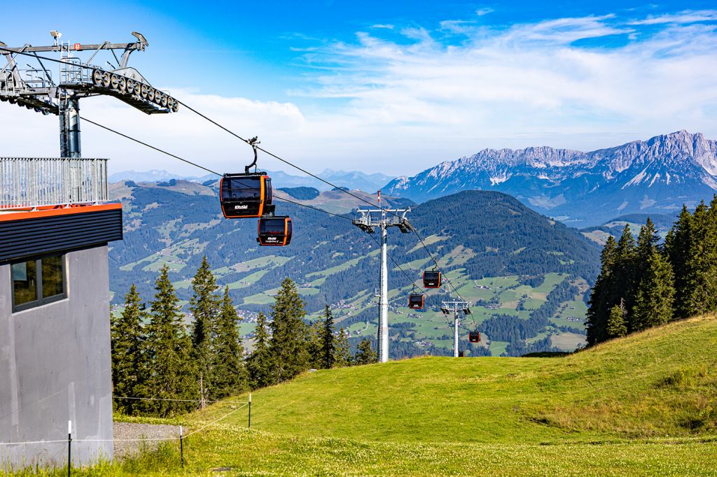 Technische Details Fleckalmbahn - Die Streckenlänge der Fleckalmbahn beträgt  4.071 Meter. Dabei überwindet sie einen Höhenunterschied von 971 Metern.  - © alpintreff.de - Silke Schön