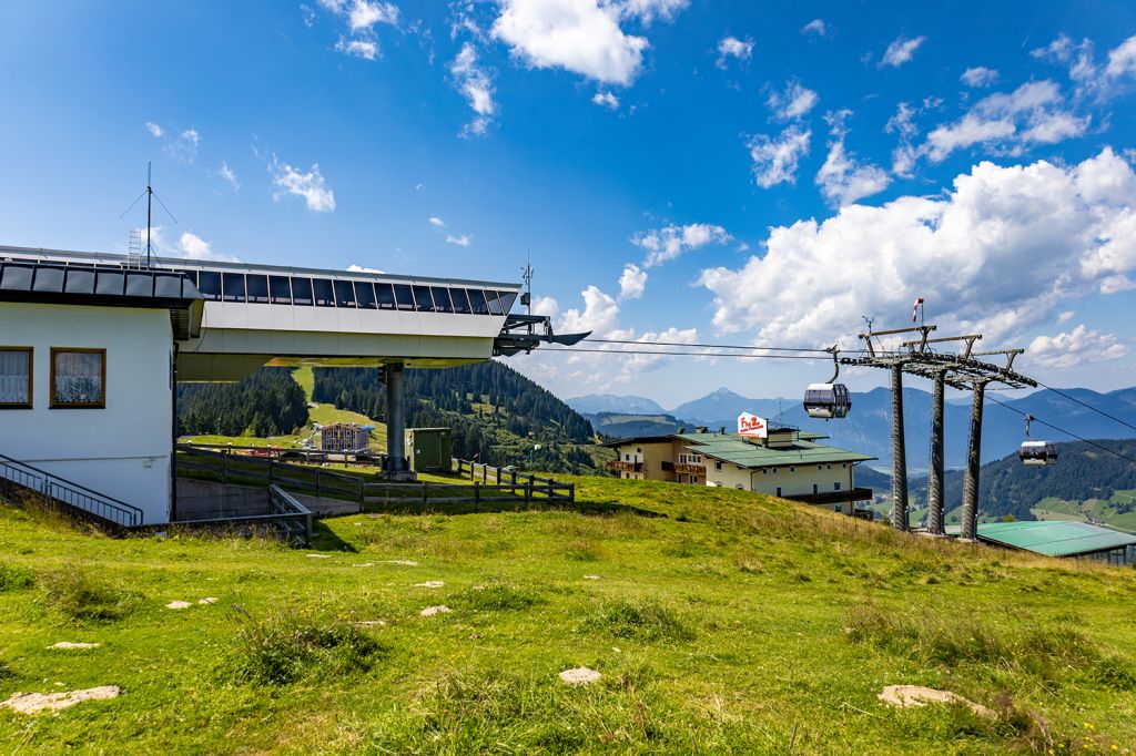 Bergstation Markbachjochbahn - Die Bergstation liegt auf einer Höhe von 1.465 Metern. Der Höhenunterschied zur Talstation beträgt 625 Meter. - © alpintreff.de - Silke Schön