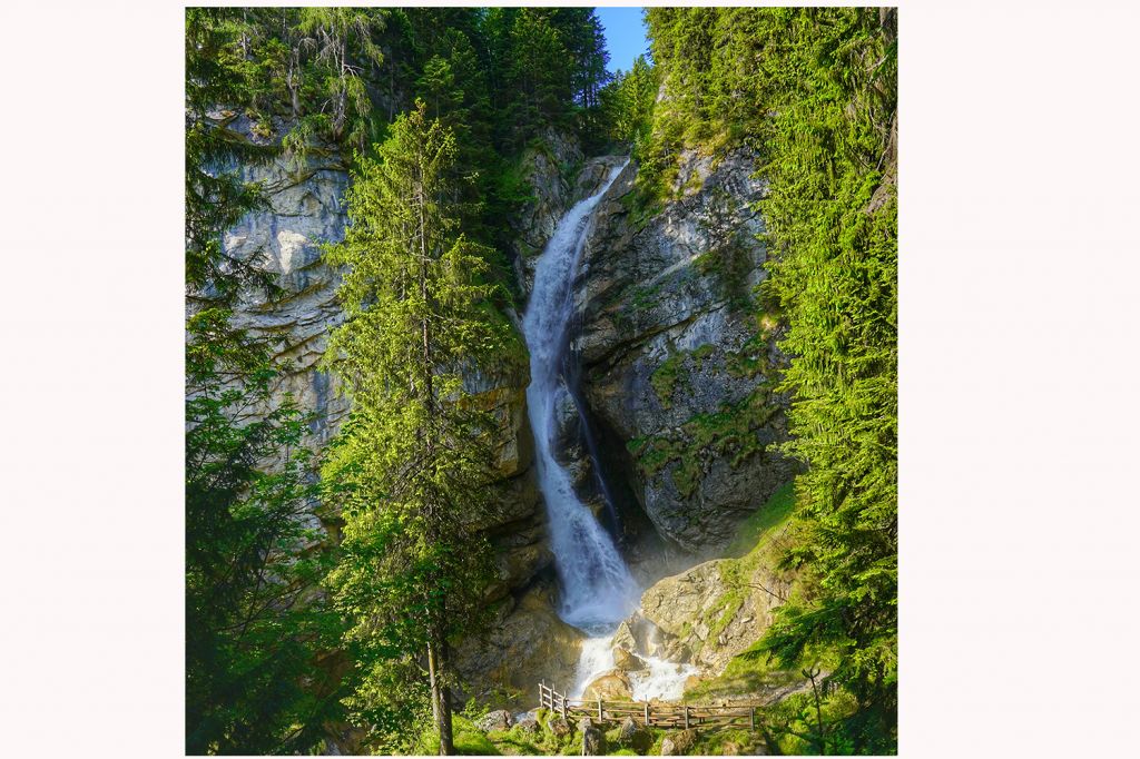 Der Keilkellerwasserfall - Und das ist er: der Keilkellerwasserfall. Das Wasser hat eine Fallhöhe von 50 Metern. - © <a href="https://www.youtube.com/channel/UC5pqasBMLPXqLamHHb1Nz_Q/videos" target="_blank">Magdolna Sajti-Faragó</a>