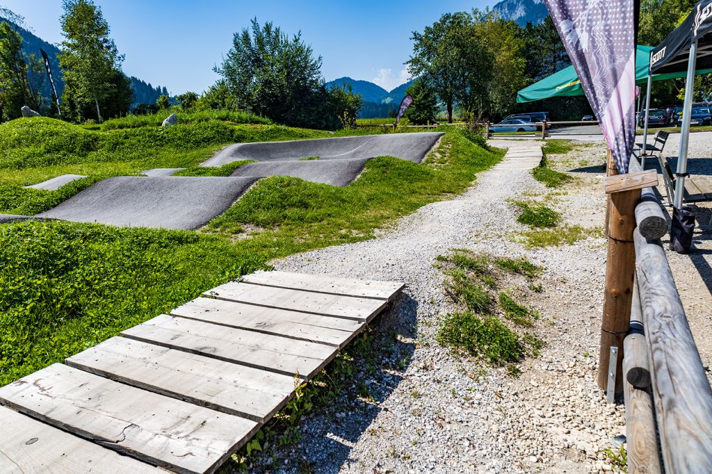 Nach Herzenslust biken - Es ist einer der größten Fahrtechnik-Parcours in Österreich.  - © alpintreff.de - Silke Schön