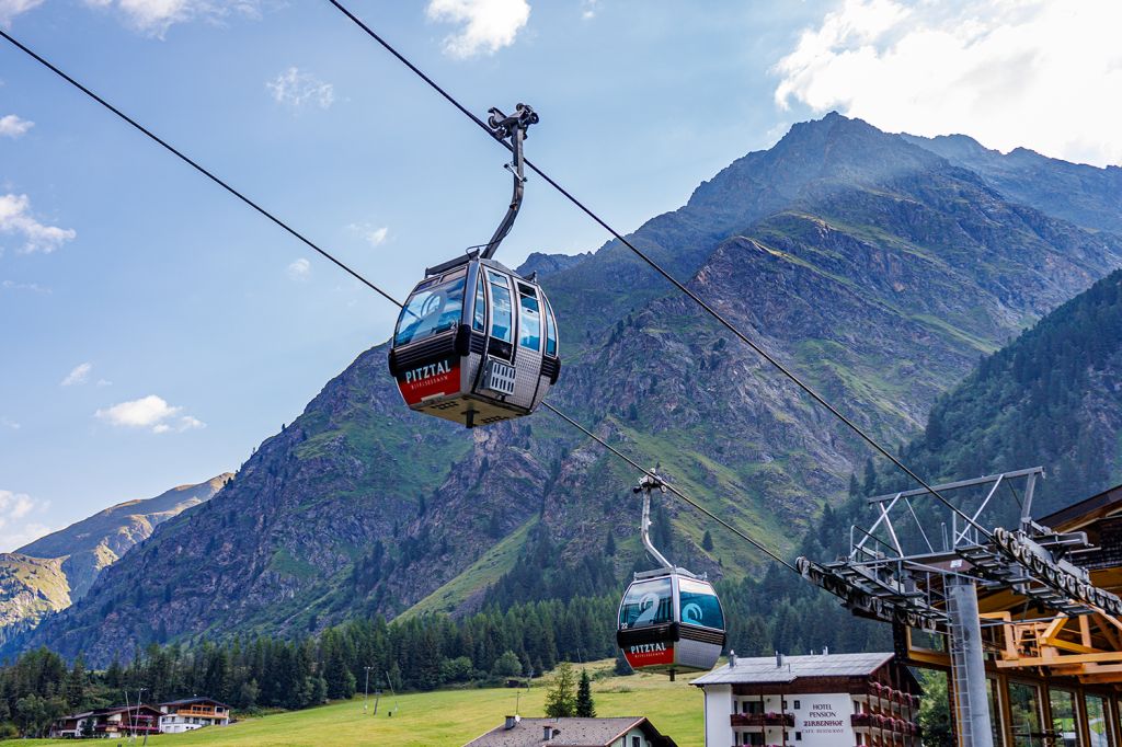 Rifflseebahn - St. Leonhard im Pitztal - Die Rifflseebahn führt von Mandarfen - dem hintersten Ortsteil von St. Leonhard im Pitztal hinauf zum knapp 2.300 Meter hoch gelegenen Rifflsee. - © alpintreff.de - Christian Schön Rifflseebahn - St. Leonhard im Pitztal - Die Rifflseebahn führt von Mandarfen - dem hintersten Ortsteil von St. Leonhard im Pitztal hinauf zum knapp 2.300 Meter hoch gelegenen Rifflsee. - © alpintreff.de - Christian Schön