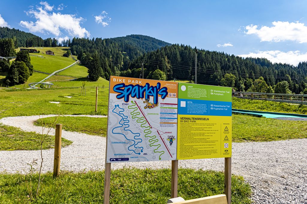 Bikepark - Der Bikepark hält einen Pumptrack und einige Trails für die Sport-Fans parat. - © alpintreff.de - Silke Schön