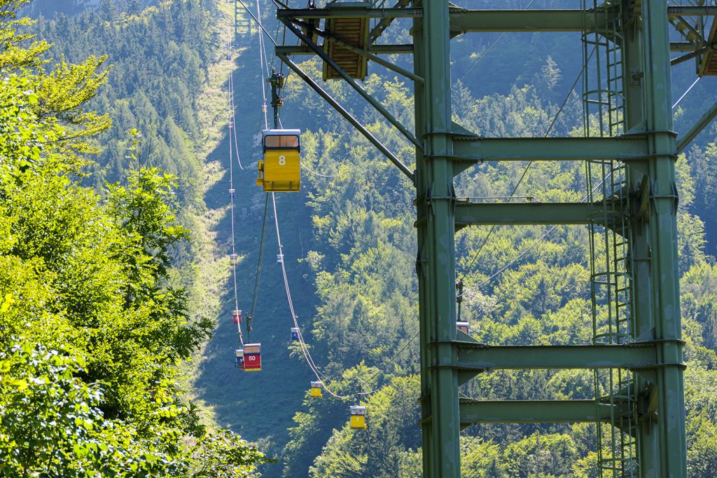 Bunt gemischt - Die 4-er Gondeln sind für heutige Verhältnisse sehr klein und beengt.  - © alpintreff.de - Christian Schön