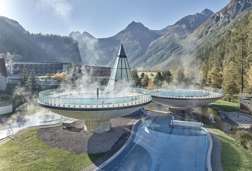 Aqua Dome - Längenfeld im Ötztal - Und das sind sie, die außergewöhnlichen Schalen. Es gibt eine Soleschale, eine Massageschale und eine Schwefelschale. - © Aqua Dome