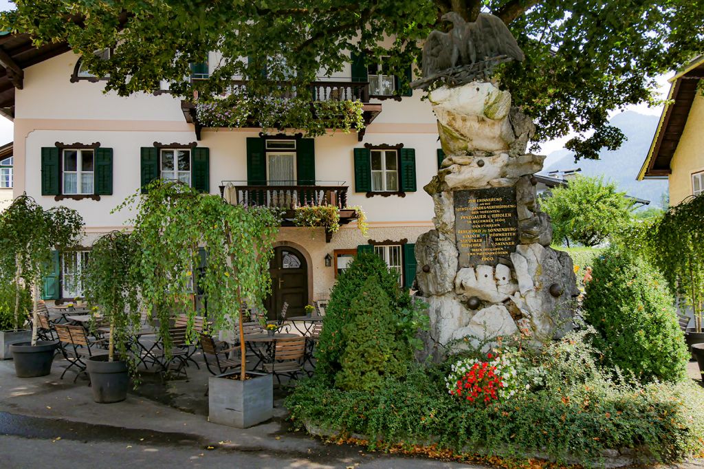 Gedenkstein - Das ist das Franzosendenkmal im Zentrum von Lofer. Es stammt von Anfang des 20. Jahrhunderts. - © alpintreff.de - Christian Schön