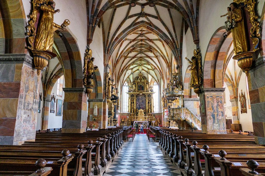Das Innere der Stiftskirche Millstatt - Die zugehörige Stiftskirche dient jetzt als Pfarrkirche Millstatt.  - © alpintreff.de - Christian Schön