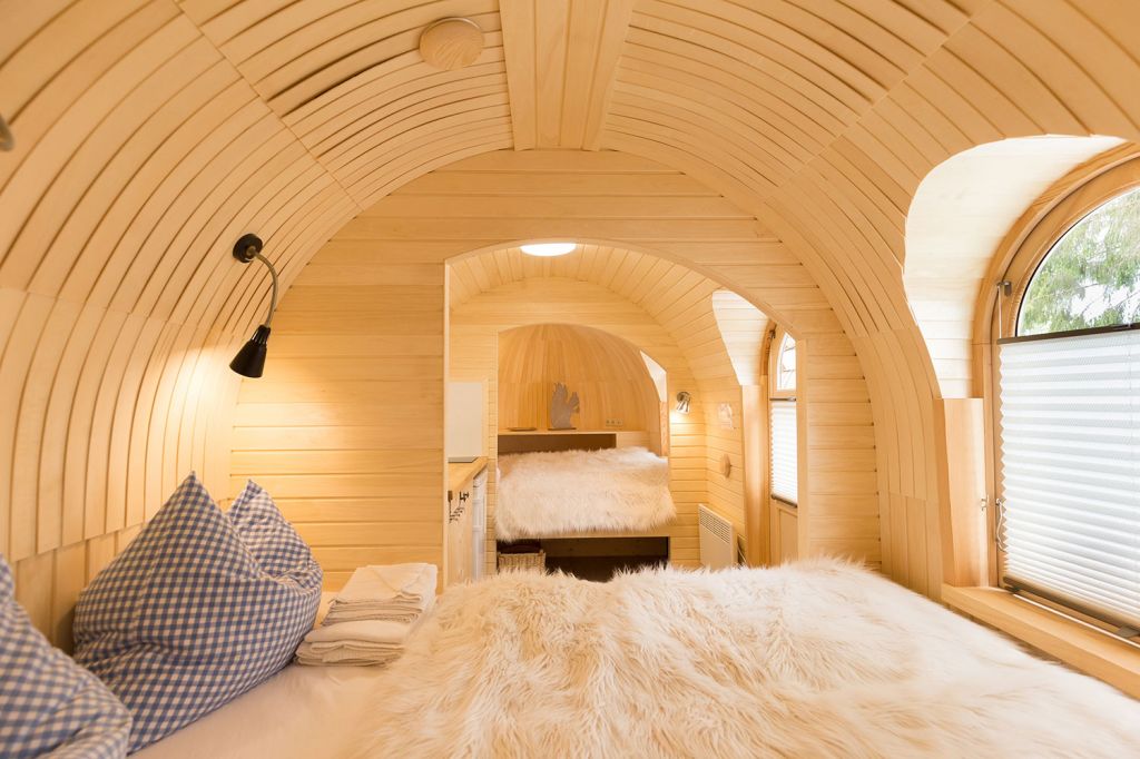 Holziglu von innen - Wohnen kannst Du außerdem in einem Holziglu. Von innen sieht es urgemütlich aus.  - © Camping Grüntensee International