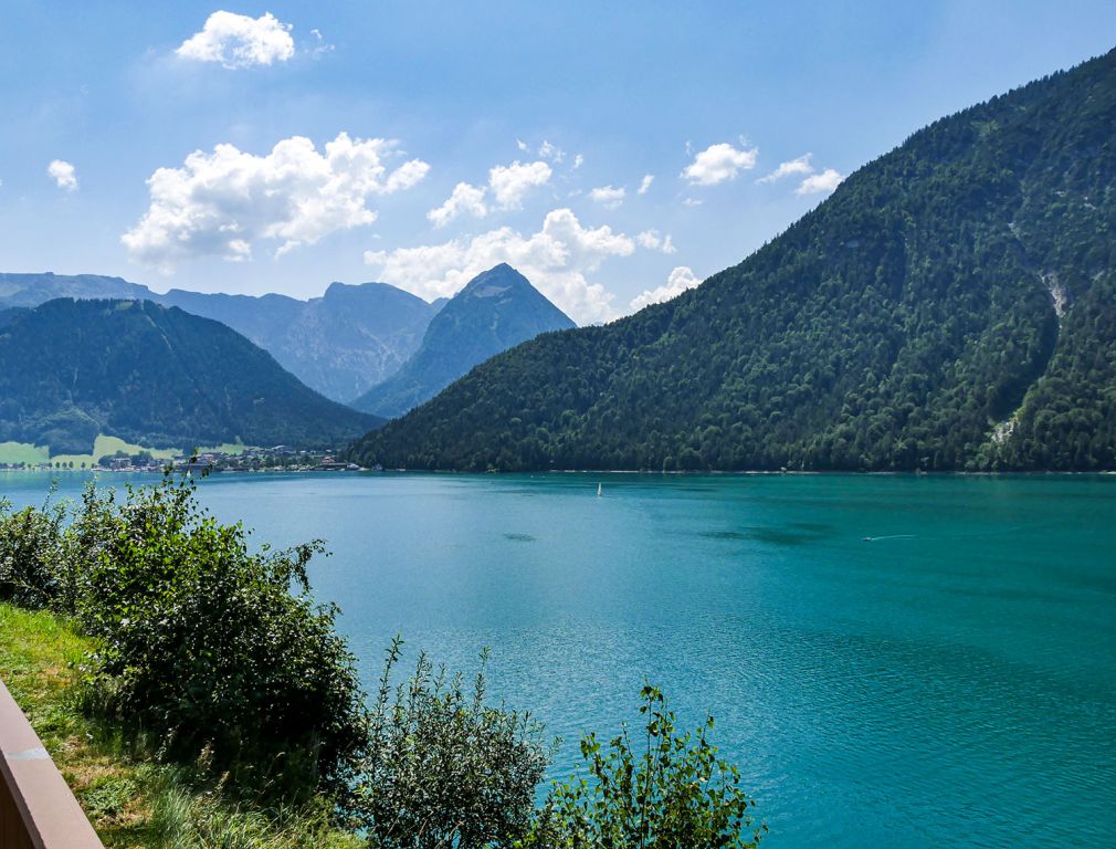 Achensee - Tirol - Der Rundweg um den Achensee ist über 23 Kilometer lang. - © alpintreff.de - Christian Schön