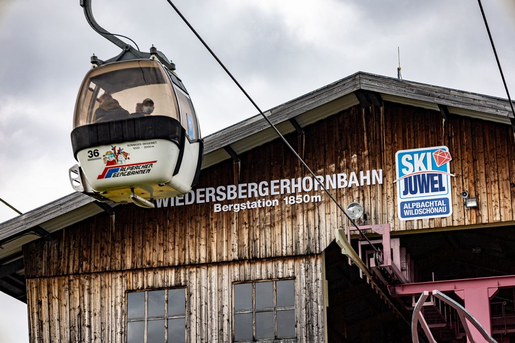 Bergstation der Wiedersbergerhornbahn - Das ist Bergstation auf einer Höhe von 1.850 Metern. Dort erwartet Dich Kinderspaß und Wander- bzw. Skiglück. - © alpintreff.de - Silke Schön Bergstation der Wiedersbergerhornbahn - Das ist Bergstation auf einer Höhe von 1.850 Metern. Dort erwartet Dich Kinderspaß und Wander- bzw. Skiglück. - © alpintreff.de - Silke Schön