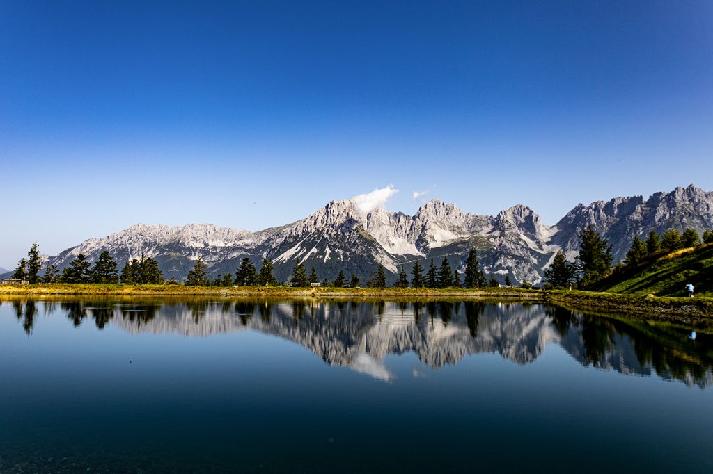 Aussicht auf den Wilden Kaiser - Das mächtige Kaisergebirge kannst Du bewundern, wenn Du Dich auf die Bank aus dem letzten Bild setzt. Kaiserblick eben. :-)  - © alpintreff.de - Silke Schön