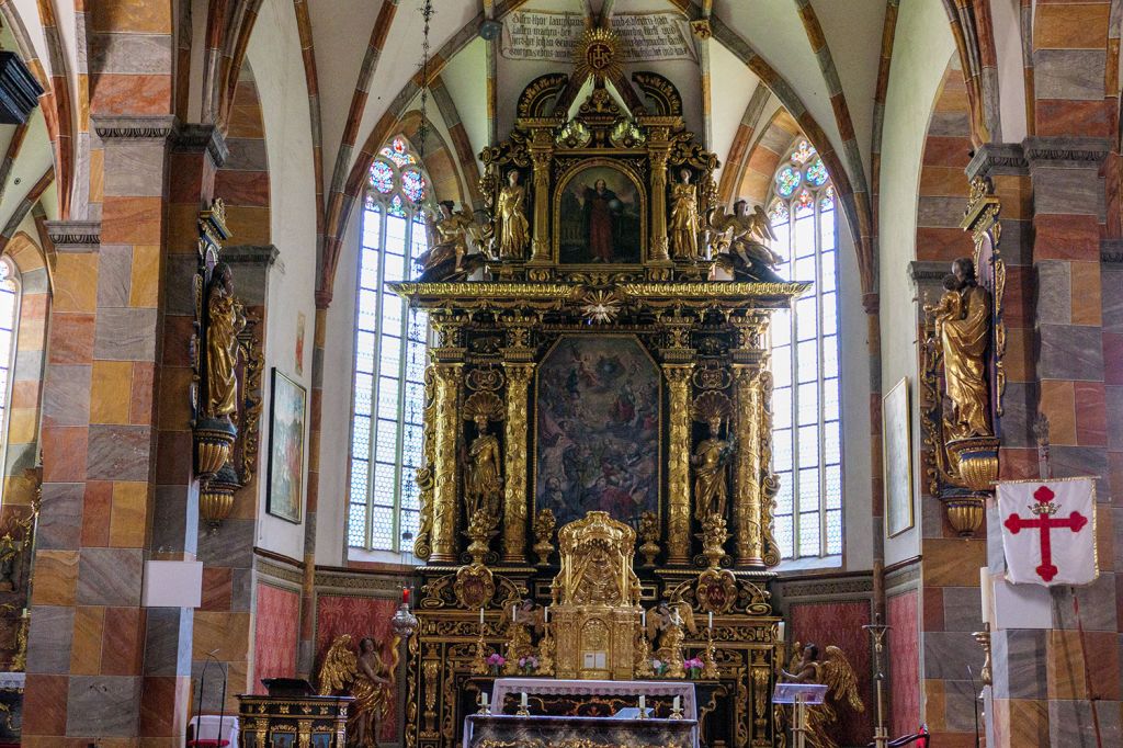 Altar der Stiftskirche in Millstatt - Die Bausubstanz der Pfarrkirche geht im Wesentlichen auf das Jahr 1510 und folgende zurück.  - © alpintreff.de - Christian Schön