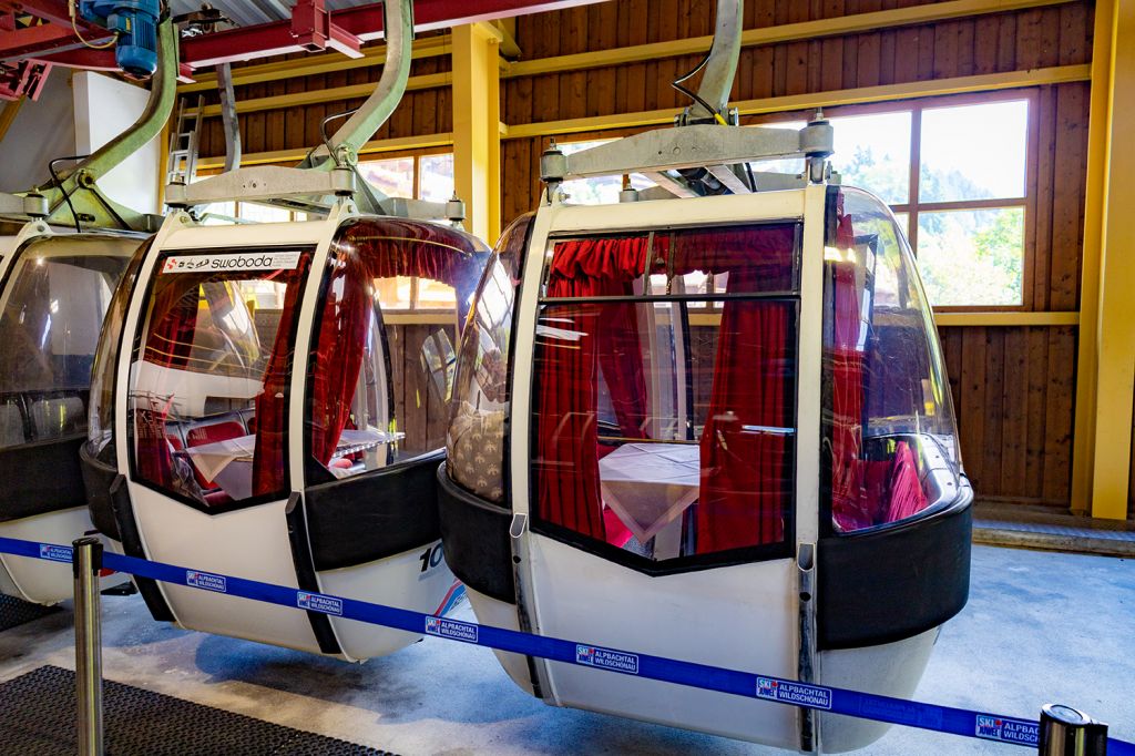 Luxuskapseln - Das sind die Menügondeln der Wiedersbergerhornbahn. Unser Sohn prägte das schöne Wort "Luxuskapseln" dafür. - © alpintreff.de - Silke Schön Luxuskapseln - Das sind die Menügondeln der Wiedersbergerhornbahn. Unser Sohn prägte das schöne Wort "Luxuskapseln" dafür. - © alpintreff.de - Silke Schön
