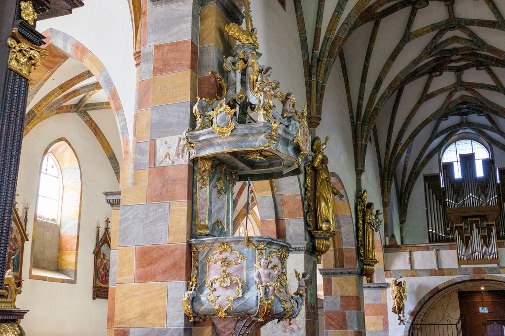 Prunkvolle Stiftskirche - Eine sehr prunkvolle Kanzel ist zu bewundern. - © alpintreff.de - Christian Schön