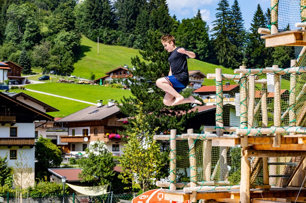 Sprungturm Drachental - Aus drei Höhen kannst Du Dich auf die dicke Matte fallen lassen. - © alpintreff.de - Silke Schön