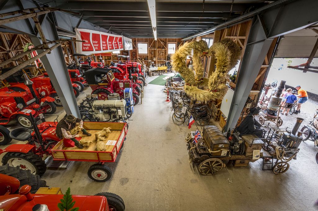 Traktorenausstellung - Die vielen Traktoren im Museum werden liebevoll und detailgetreu instandgehalten. - © Achenseer Museums- und Erlebniswelt