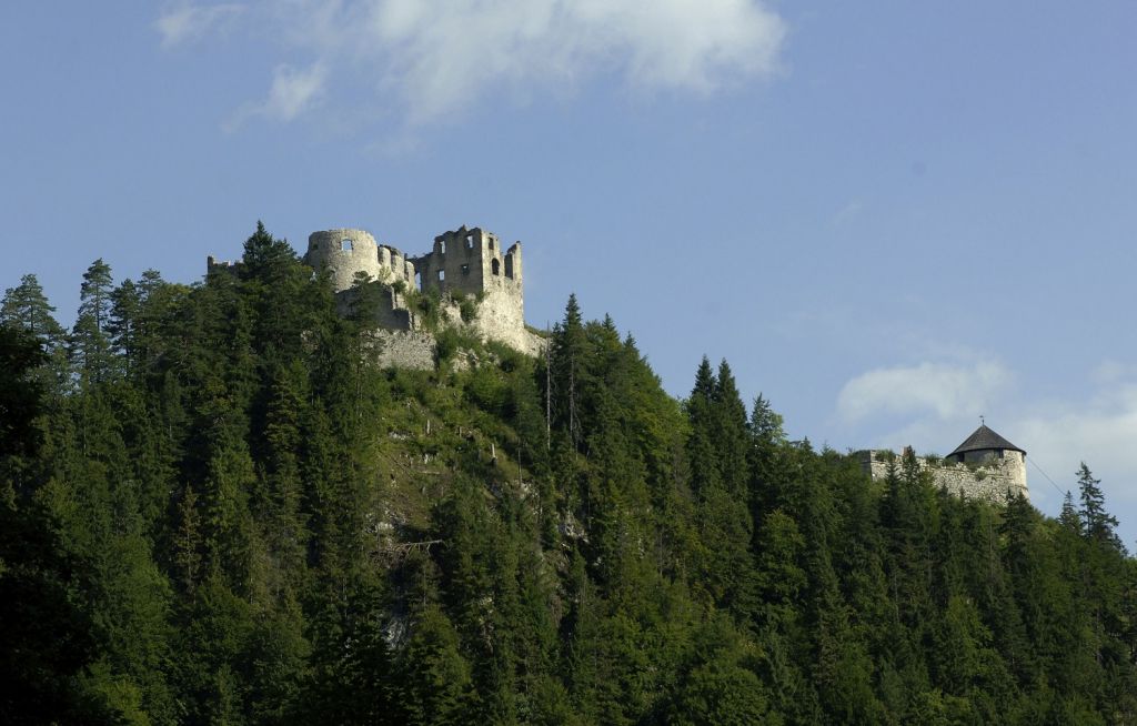 Burg Ehrenberg - Durch Zufall wurde im Mai 2020 ein alter, bis dahin unbekannter Felsgang gefunden. - © Tirol Werbung, Aichner Bernhard