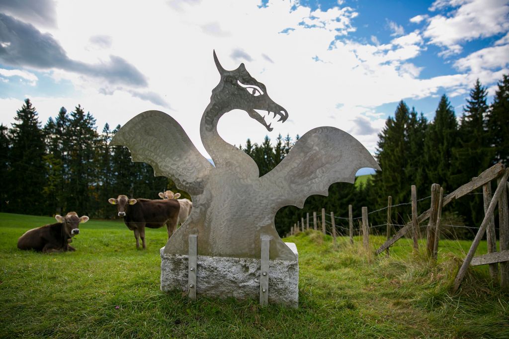 Drachenweg - Roßhaupten - Diesen schönen Drachen kannst Du bestaunen. - © Tourist-Info Honigdorf Seeg
