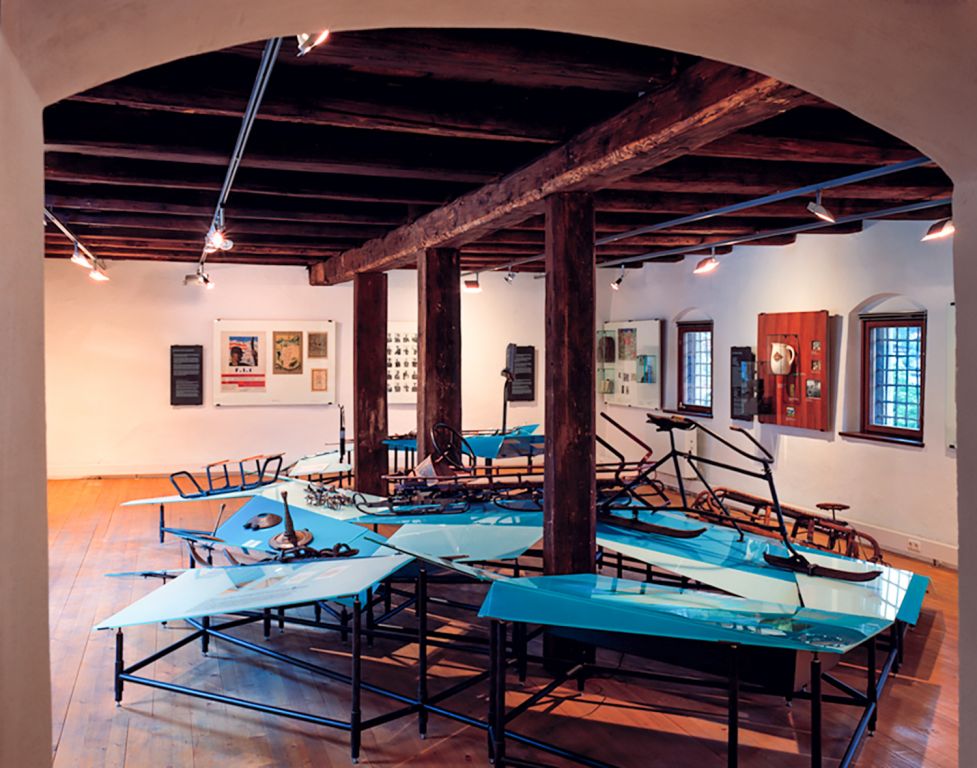 Museum - Kitzbühel - Wintersport ist in Kitzbühel nicht erst seit gestern fashionable. Die Sammlung des Museums verweist auf seine Anfänge vor 120 Jahren, beleuchtet den Skirennsport und die mondäne Gästewelt Kitzbühels. - © E. Hueber, Wien Museum - Kitzbühel - Wintersport ist in Kitzbühel nicht erst seit gestern fashionable. Die Sammlung des Museums verweist auf seine Anfänge vor 120 Jahren, beleuchtet den Skirennsport und die mondäne Gästewelt Kitzbühels. - © E. Hueber, Wien