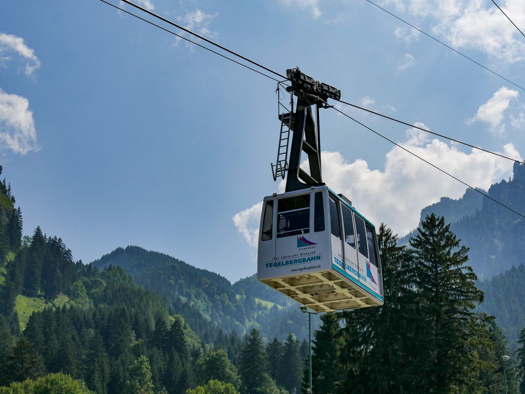 Tegelbergbahn  - Die Pendelbahn ist 2.146 m lang und überwindet fast 893 Höhenmeter.  - © alpintreff.de - Christian Schön