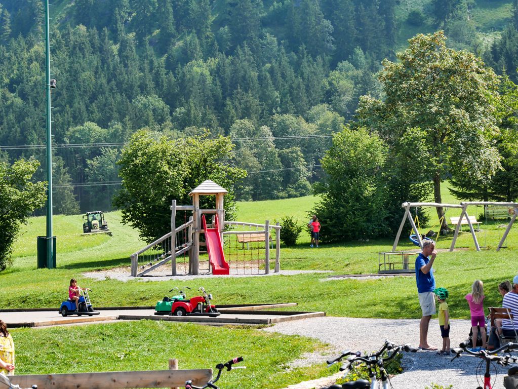 Tegelbergbahn - Die Kinder können sich auf dem Spielplatz austoben. - © alpintreff.de - Christian Schön