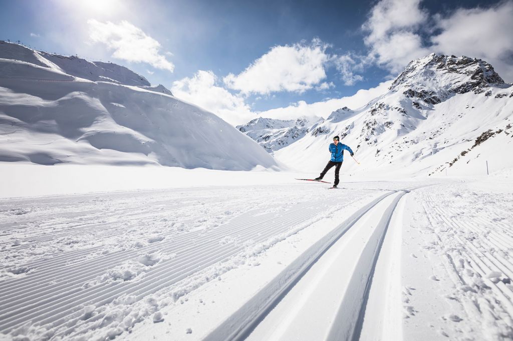 Skigebiet Rifflsee - Pitztal - Auf ca. 2.200 Metern gibt es für Langlauffans über das alpine Angebot hinaus noch etwa 5 km Höhenloipen. - © Pitztaler Gletscherbahn GmbH & Co KG - Roland Haschka Skigebiet Rifflsee - Pitztal - Auf ca. 2.200 Metern gibt es für Langlauffans über das alpine Angebot hinaus noch etwa 5 km Höhenloipen. - © Pitztaler Gletscherbahn GmbH & Co KG - Roland Haschka