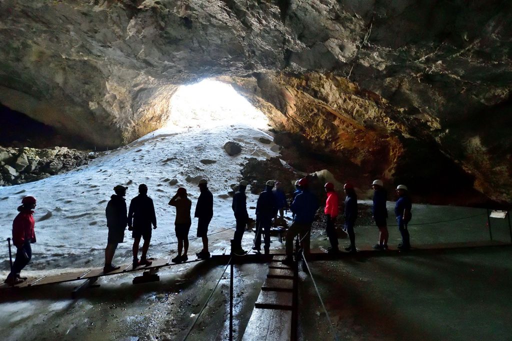 Schellenberger Eishöhle - Marktschellenberg - Am Untersberg bei Marktschellenberg im Berchtesgadener Land liegt die Schellenberger Eishöhle. - © Verein für Höhlenkunde Schellenberg e.V.