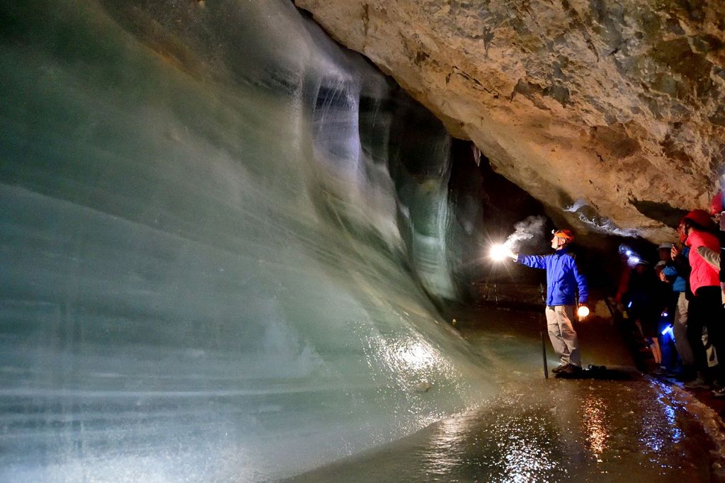 Schellenberger Eishöhle - Marktschellenberg - Einige Stunden Aufstieg darfst Du auf Dich nehmen, um von diesem Naturmonument beeindruckt zu werden. - © Verein für Höhlenkunde Schellenberg e.V.