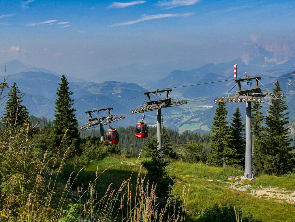 Die Steinplatte ist eine Reise wert - ... denn oben erwartet Dich ein riesiger Dino-Park. - © alpintreff.de - Christian Schön