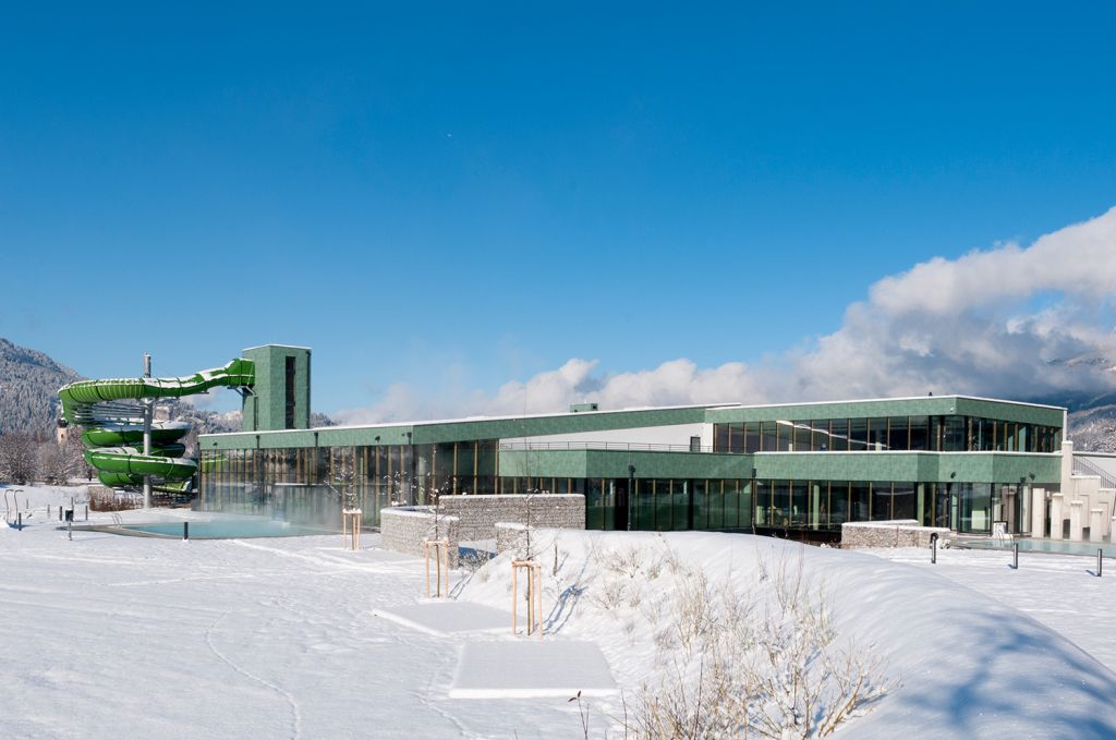 Sommers wie winters... - ... ist ein Besuch der Alpentherme Ehrenberg in Reutte eine feine Abwechslung. - © TVB Naturparkregion Reutte