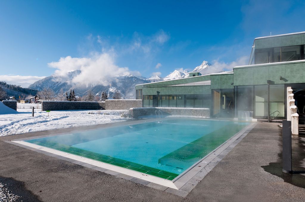 Winter-Impressionen - Im Winter macht ein Besuch der Alpentherme ebenfalls mächtig Spaß. - © TVB Naturparkregion Reutte