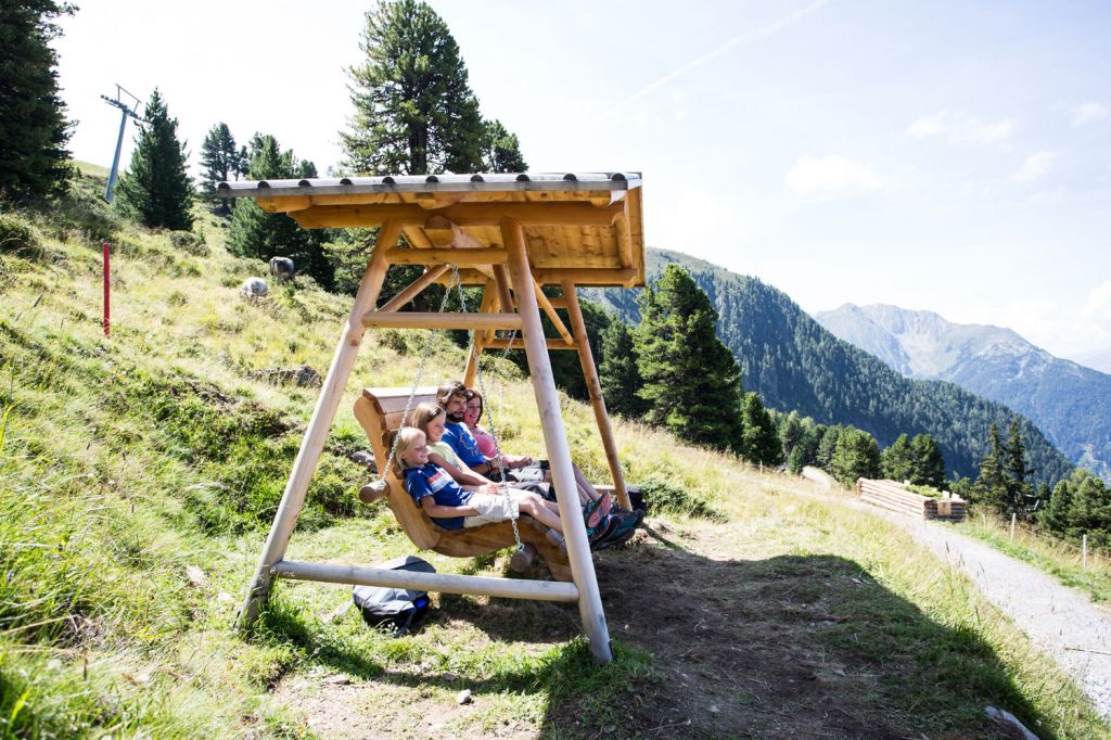 Zirbenpark - Pitztal - Neben allen Entdeckungen kommt die Entspannung nicht zu kurz. - © Hochzeiger Bergbahnen, Daniel Zangerl