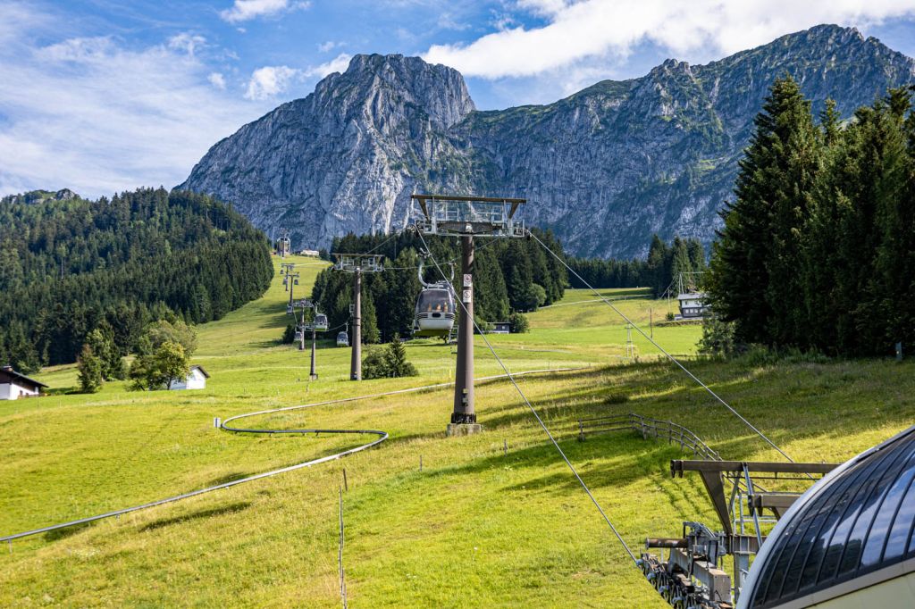 Streckenlänge Kombibahn Abtenau - Die Streckenlänge der Kombibahn Karkogel beträgt 1.395 Meter. Während der circa fünfminütigen Fahrt legst Du 392 Höhenmeter zurück. - © alpintreff.de - Christian Schön Streckenlänge Kombibahn Abtenau - Die Streckenlänge der Kombibahn Karkogel beträgt 1.395 Meter. Während der circa fünfminütigen Fahrt legst Du 392 Höhenmeter zurück. - © alpintreff.de - Christian Schön