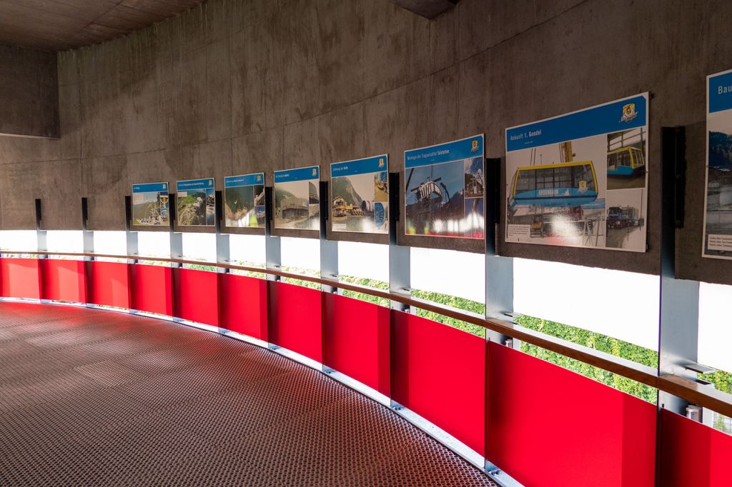Ahornbahn Mayrhofen - In der Talstation ist auch noch eine kleine Ausstellung mit Baubildern. - © alpintreff.de / christian Schön