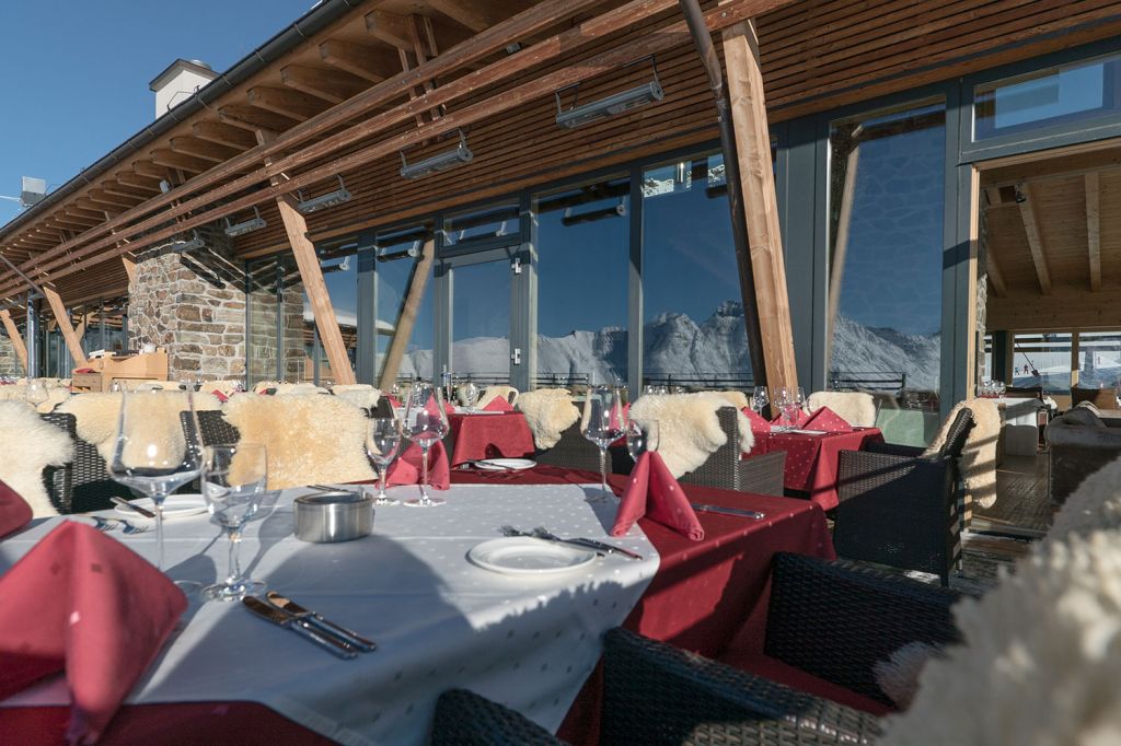 Alpenhaus - Idalp - Ischgl - Im Erdgeschoss ist dennoch wie in Ischgl üblich Selbstbedienung - im Obergeschoss wirst du bedient. - © TVB Paznaun - Ischgl