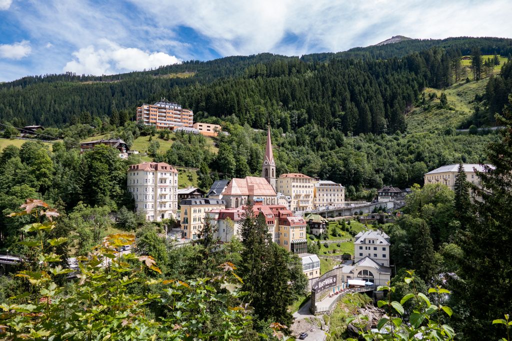 Bad Gastein - Wer wissen will, wieviel Hotels man am Berg auf möglichst wenig Fläche unterbringen kann, der muss in Bad Gastein mal nachzählen. - © alpintreff.de / christian Schön