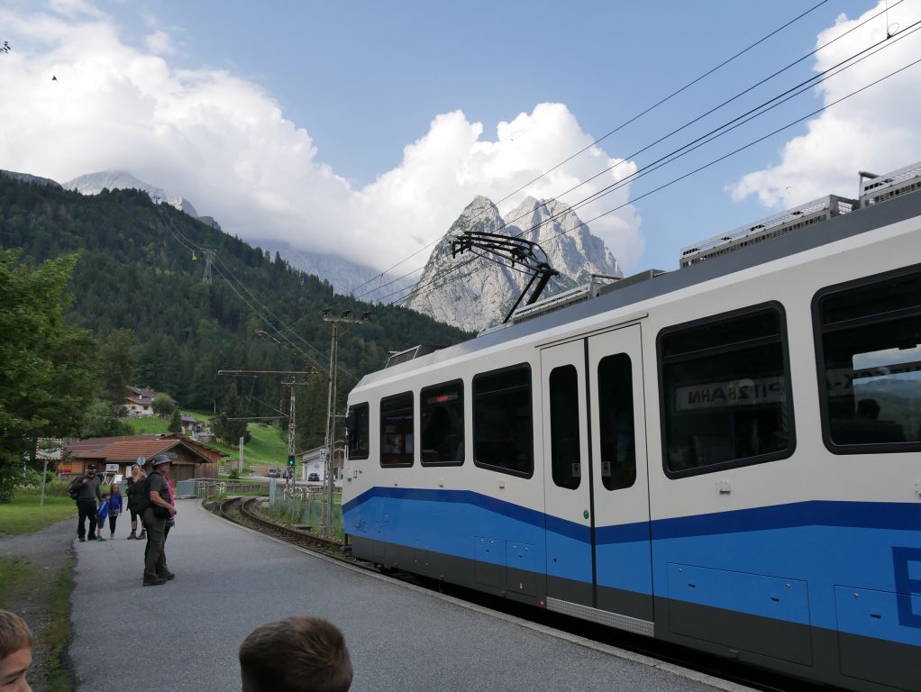 Zahnradbahn auf die Zugspitze - So - und nun einsteigen und los. - © alpintreff.de / christian Schön