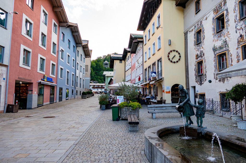 Berchtesgaden - Der Mutter-Kind-Brunnen in Berchtesgaden. - © alpintreff.de - Christian Schön