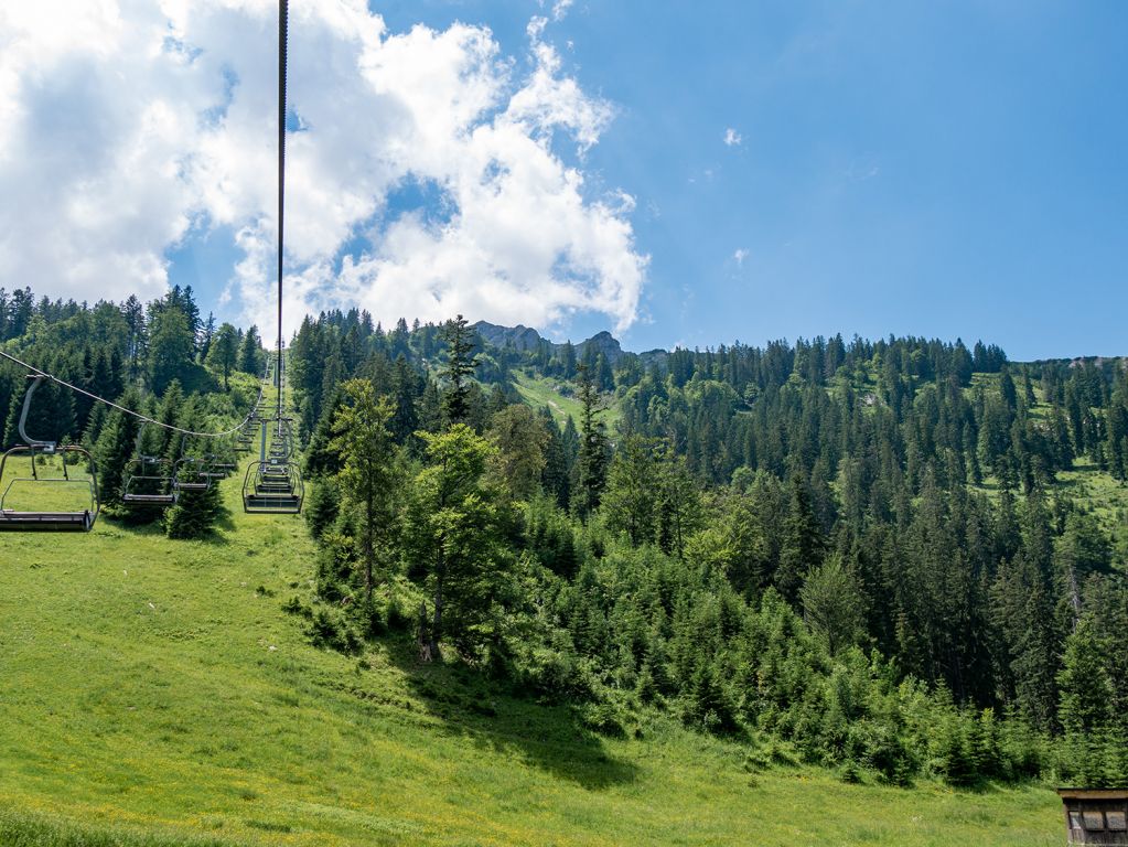 Auffahrt mit der Wannenjochbahn - Eine nette Bergfahrt (aber nicht spektakulär) bietet die Wannenjochbahn in Schattwald im Tannheimer Tal - © alpintreff.de / christian schön