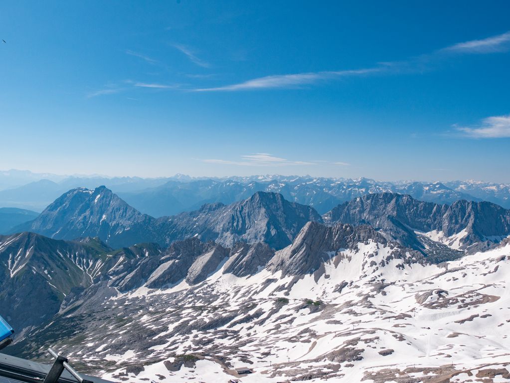 Ausblick von der Zugspitze - Perfekte Aussichten von der Zugspitze aus. Im Herbst habt ihr im Regelfall die beste Fernsicht. - © alpintreff.de / christian schön