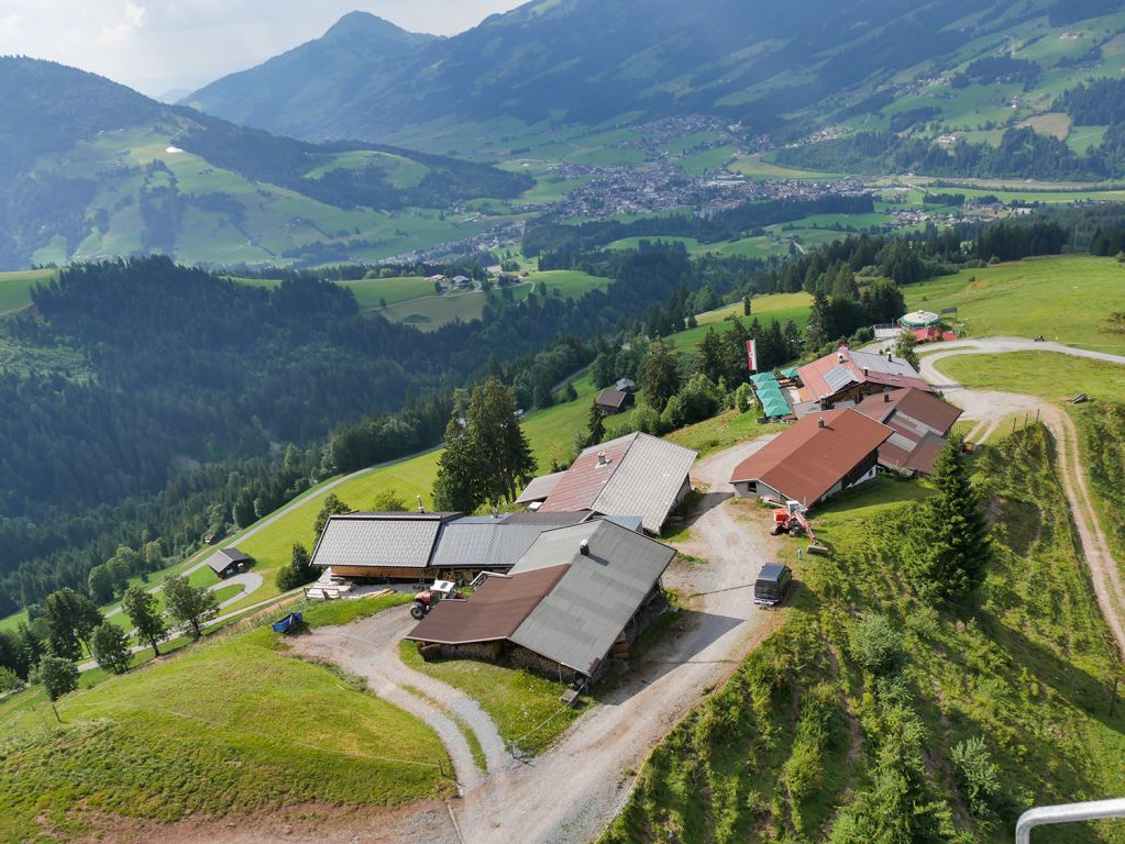 Fleckalm: auf der Mitte der Strecke - Etwa auf der Streckenmitte liegt übrigens die Fleckelm. Beliebtes Ausflugsziel für Wanderer und Radfahrer (und im Winter natürlich Einkehr für die Skifahrer). - © alpintreff.de / christian schön Fleckalm: auf der Mitte der Strecke - Etwa auf der Streckenmitte liegt übrigens die Fleckelm. Beliebtes Ausflugsziel für Wanderer und Radfahrer (und im Winter natürlich Einkehr für die Skifahrer). - © alpintreff.de / christian schön